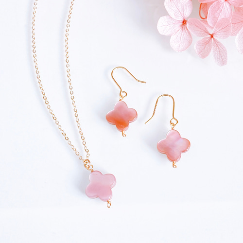 特集掲載】桜色 ピンクシェル クローバー ネックレス ピアス