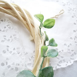 ❁一朵黑芯米白色非洲菊和一個可愛的水果♡鄉村風格的粘土花環❁ 第8張的照片