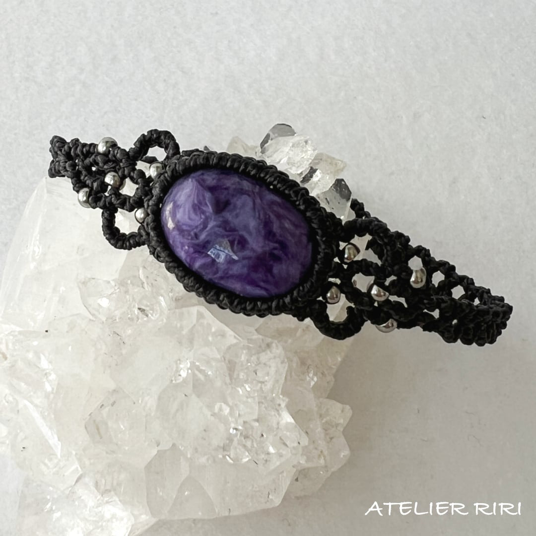 聖なる勇気［チャロアイト］マクラメブレスレット