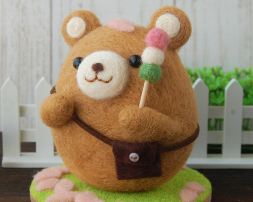 ✿羊毛フェルト✿アップル✿くまさん✿tea✿ 羊毛フェルトのくまちゃん 桜の季節「花より団子」Ver. 羊毛フェルト