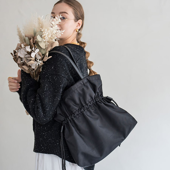 美品 ブラック ナイロン 巾着型バッグ 再入荷】ふかふか塩縮ナイロン ミニ巾着バッグ 黒 豊岡製