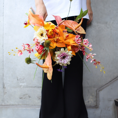 軽やかなトレンド花材を束ねたサンセットブーケ♡ ウェディングブーケ