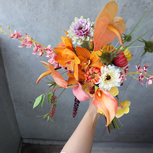 軽やかなトレンド花材を束ねたサンセットブーケ♡ ウェディングブーケ