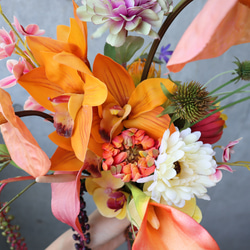 軽やかなトレンド花材を束ねたサンセットブーケ♡ ウェディングブーケ テラコッタブーケ インテリア 4枚目の画像
