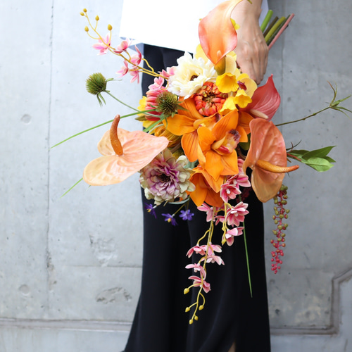 軽やかなトレンド花材を束ねたサンセットブーケ♡ ウェディングブーケ