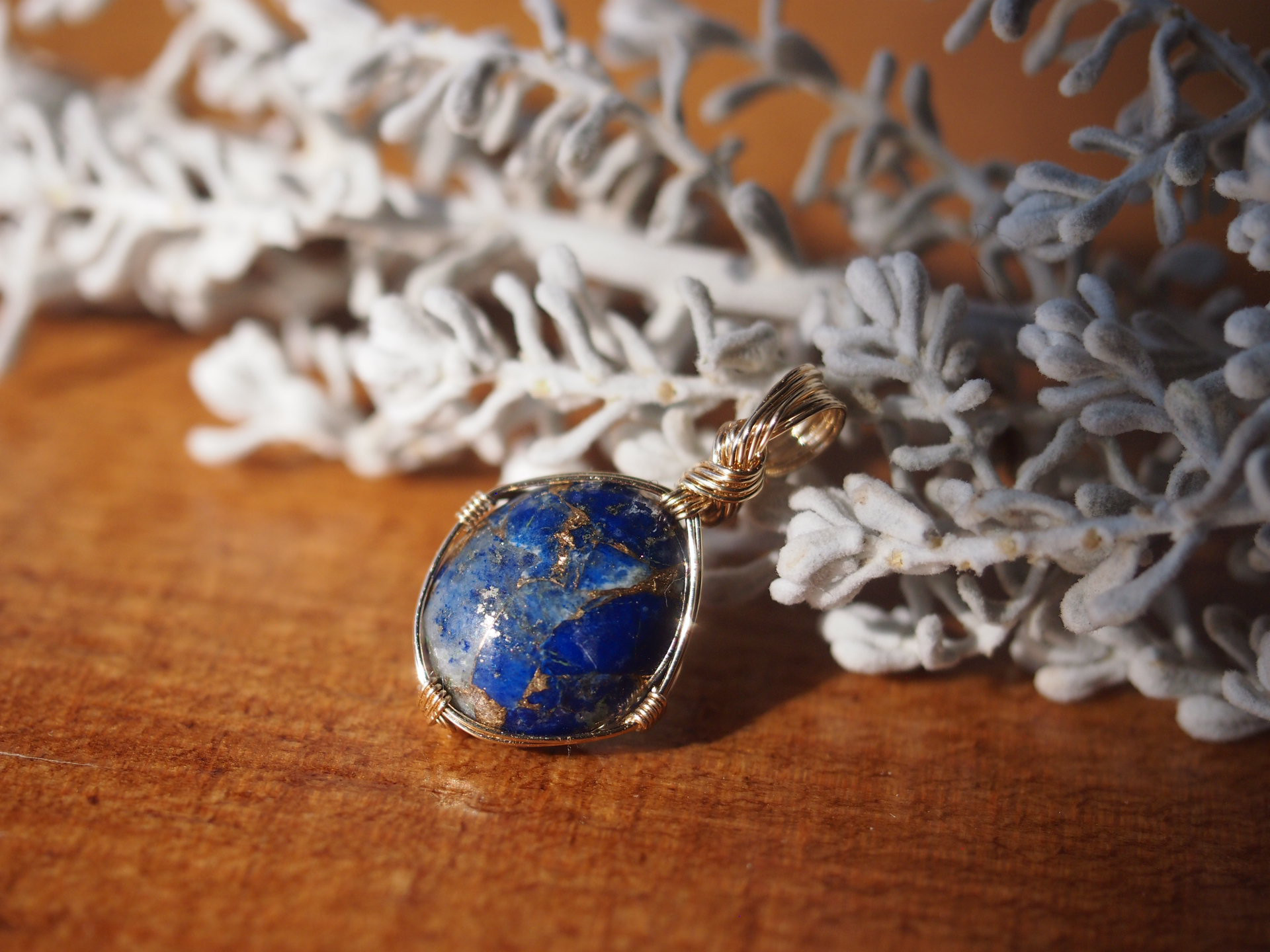 カボションカットラピスラズリの女神巻き®ペンダントトップ