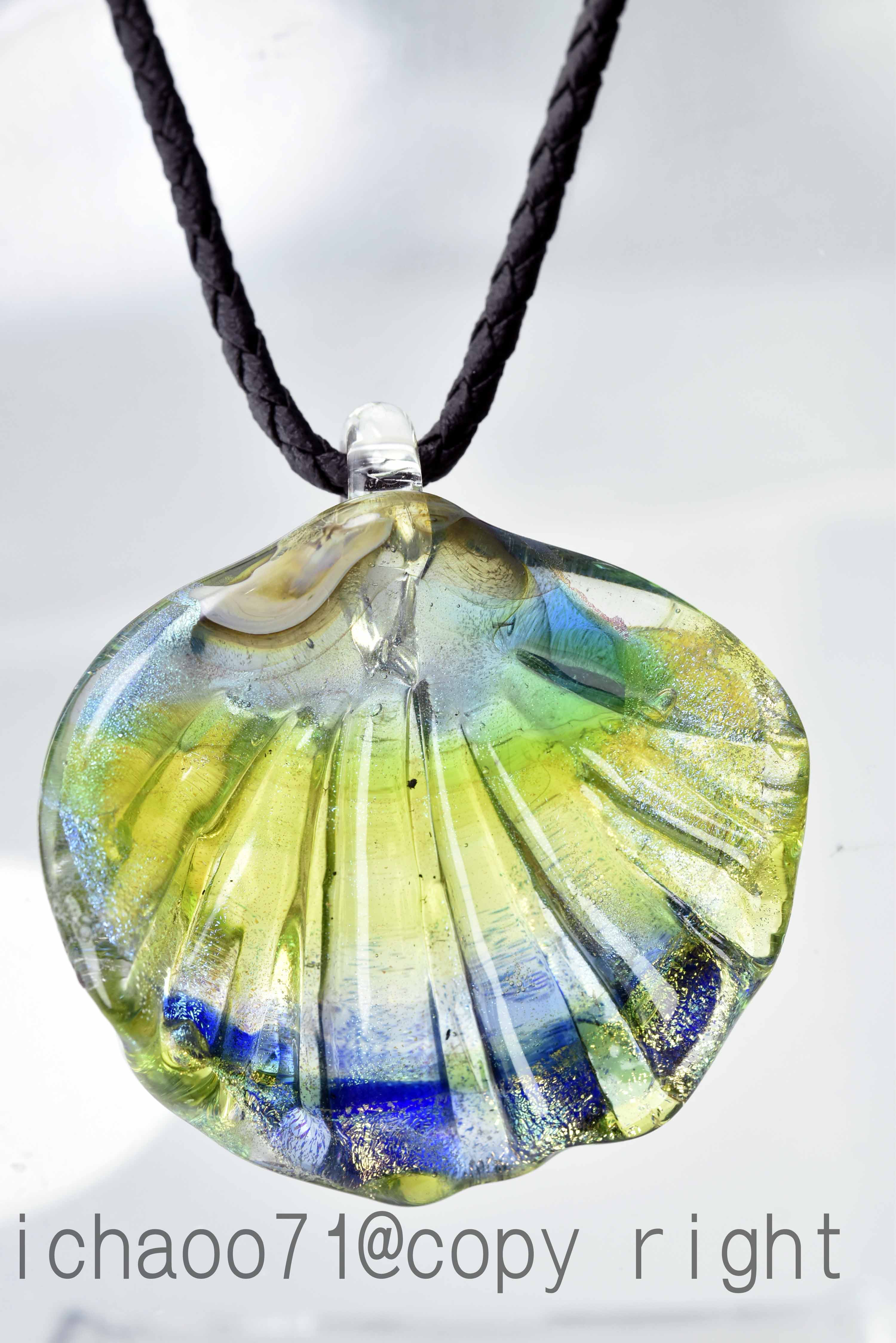 トンボ玉　シェルのペンダントトップ　作家一点物ガラスのジュエリー（10737-479ｍ）作家物1点物 　ペンダント