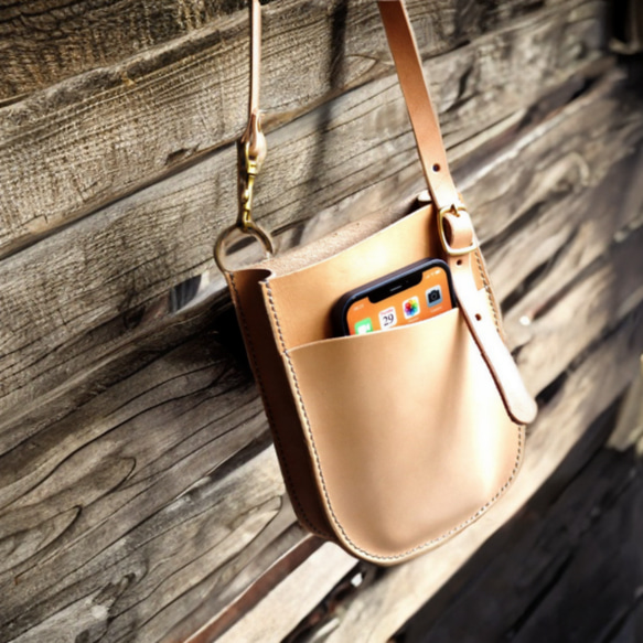 本革 やさしい曲線マチ付き スマホポーチ 財布 アイフォン（受注