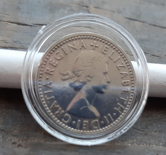幸せのシックスペンス イギリス 2枚セット ラッキー6ペンス 本物古銭英国コイン 美品です 19.5mm 2.8g 3枚目の画像