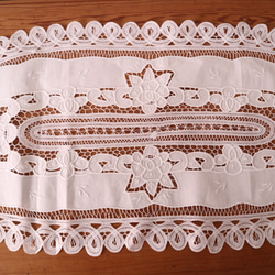 ドイツの手仕事/オーバル型 バテンレースと白糸手刺繍 華やかなテーブルマット 未使用品 (ヴィンテージ) 7枚目の画像