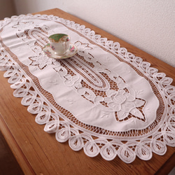 ドイツの手仕事/オーバル型 バテンレースと白糸手刺繍 華やかなテーブルマット 未使用品 (ヴィンテージ) 5枚目の画像