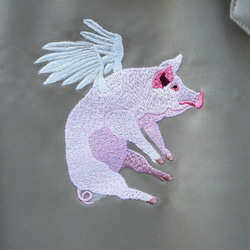 「翼のある豚」 刺繍　シルキーオープン半袖シャツ 4枚目の画像