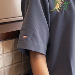 「睡蓮と鰐」刺繍 シルキーオープン 半袖シャツ 4枚目の画像