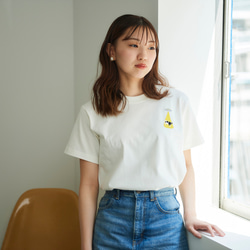 アブダクションされる牛 刺繍 Tシャツ レディース 5枚目の画像