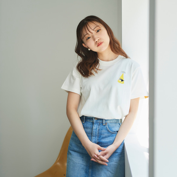 アブダクションされる牛 刺繍 Tシャツ レディース 4枚目の画像