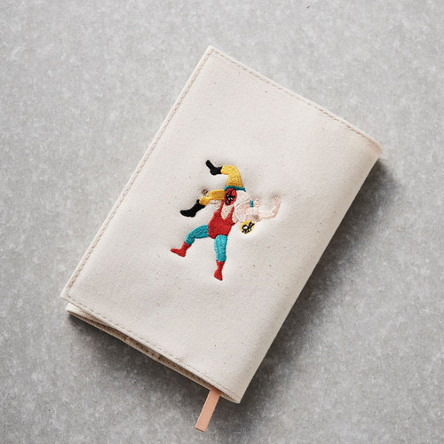 翁穂③ブックカバー、ポーチ ブックカバー 文庫版サイズ ワンポイント 刺繍 ブックカバー
