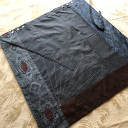 アンティーク大島紬のパッチワーク巻きスカート　青割り込み絣　サロン　オーバースカート　着物リメイク 5枚目の画像