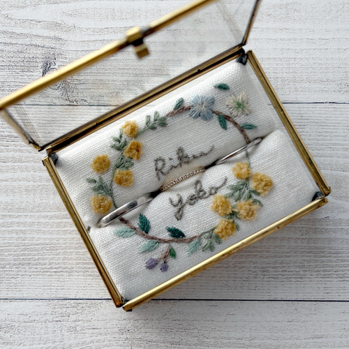 名前記念日刺繍】刺繍のリングピロー*Glass box*ミモザ*名 名前記念日刺繍】刺繍のリングピロー*Glass box*ミモザ*名