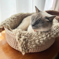 洗濯機で丸洗い可＆オールシーズン使える猫ベッド＊選べる３色（ベージュ・グレー・ブラウン）手編みのペットベッド 5枚目の画像