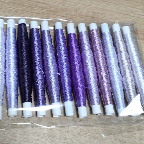 絹糸「むらさき系12色」約0.5mm×14m前後 ~組み紐や日本刺繍に 絹糸「むらさき系12色」約0.5mm×14m前後 ~組み紐や日本刺繍に