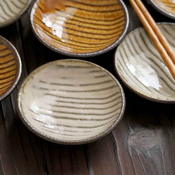 Mamezara Shodai ware 梳眼 Mamezara Fumoto 窯 Naoyuki Inoue 單獨出售小盤陶器 第10張的照片
