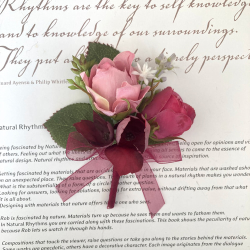 ワインレッド×くすみピンククラッチブーケ☆ブートニア ワインレッドとピンクが大人可愛いクラッチブーケ＆ブートニア