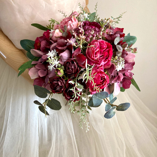 No.2626　クラッチブーケワインレッドブートニアアーティフィシャルフラワー No.2626 クラッチブーケワインレッドブートニアアーティ