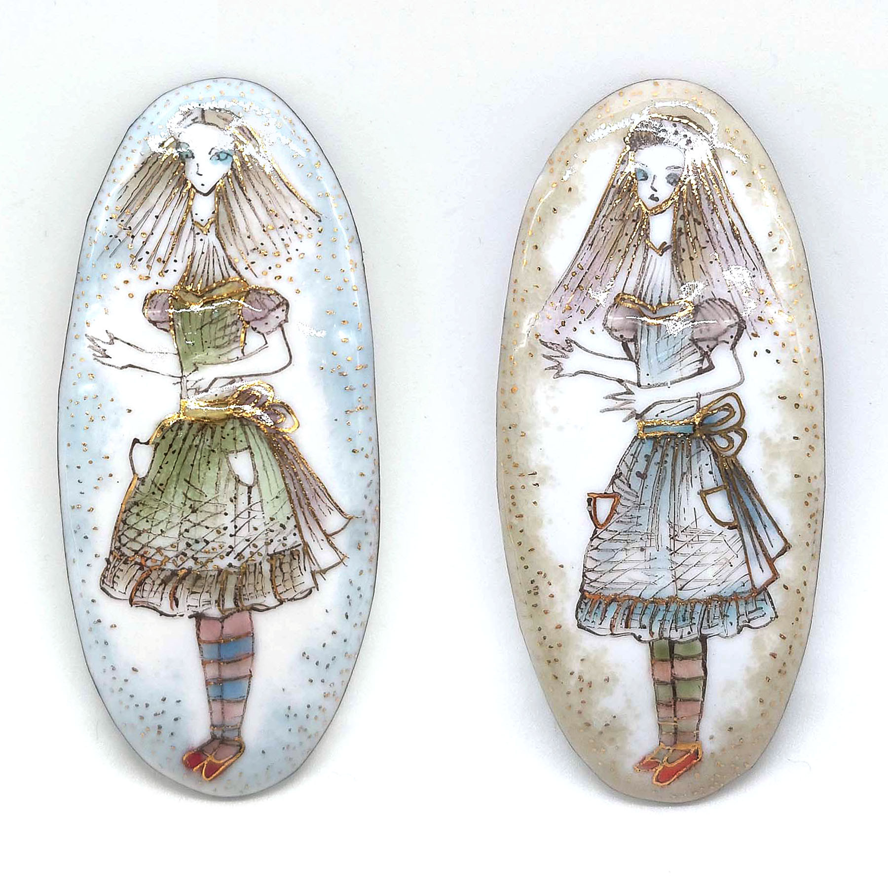 「不思議の国のアリス(アンティーク調)」首が伸びるアリスの七宝焼ブローチ(楕円型)受注制作】