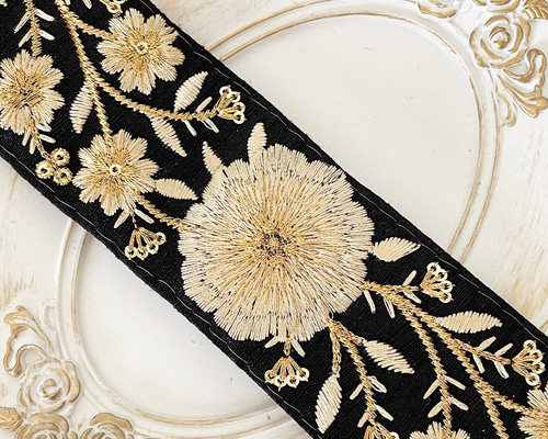 花柄インド刺繍リボン付きボックス型山葡萄バッグ 花柄インド刺繍リボン付きボックス型山葡萄バッグ