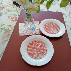 赤絵細描のお皿の二枚セットです。兎と赤絵の紋様を大倉陶園の白磁に描きました。creema陶器市2024 9枚目の画像