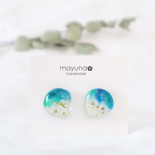 再販】ブルーグラデーションの押し花レジンイヤリング/ピアス  