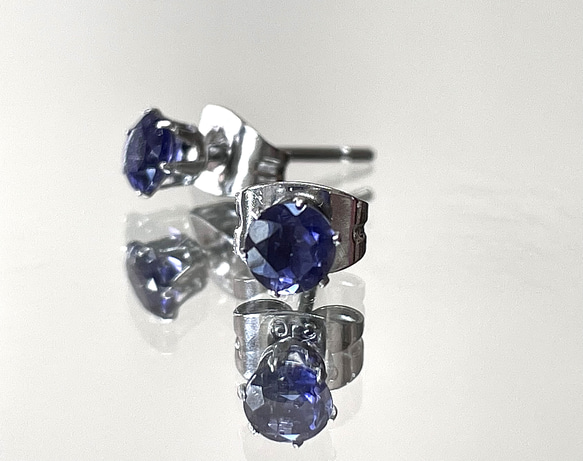 3月誕生石　アイオライト〜菫青石〜のスタッドピアス　サージカルステンレス316L 6枚目の画像