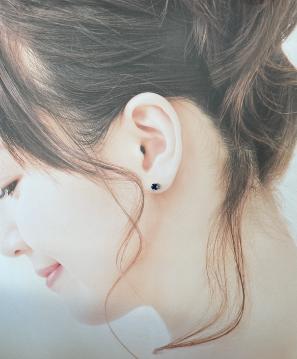 3月誕生石　アイオライト〜菫青石〜のスタッドピアス　サージカルステンレス316L 10枚目の画像