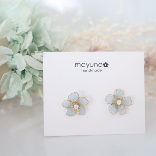 押し花のイヤリング 勿忘草 ハンドメイド 押し花のイヤリング 勿忘草