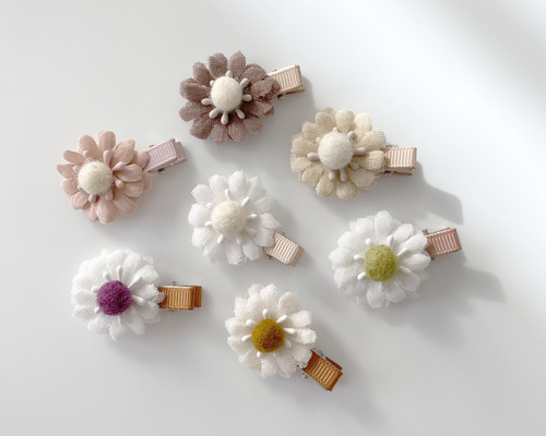 【三連花1】ベビーヘアクリップ　ベビーヘアピン♡セミオーダーメイド 三連花1】ベビーヘアクリップ ベビーヘアピン♡セミオーダーメイド