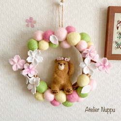 【送料無料】お花見を楽しむクマの桜リース 3枚目の画像
