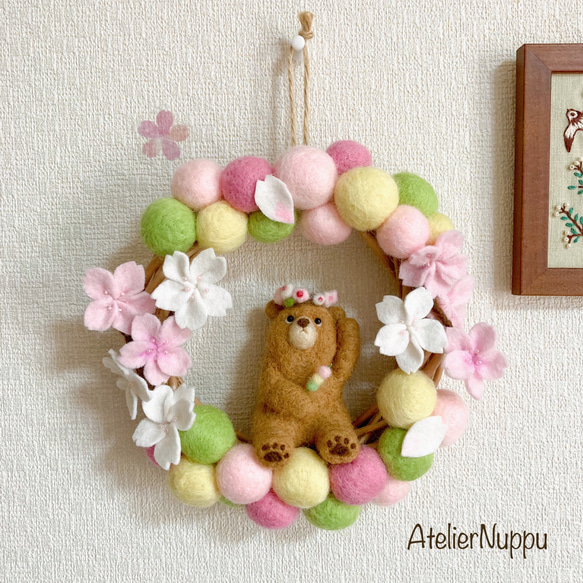 送料無料】お花見を楽しむクマの桜リース リース Atelier Nuppu