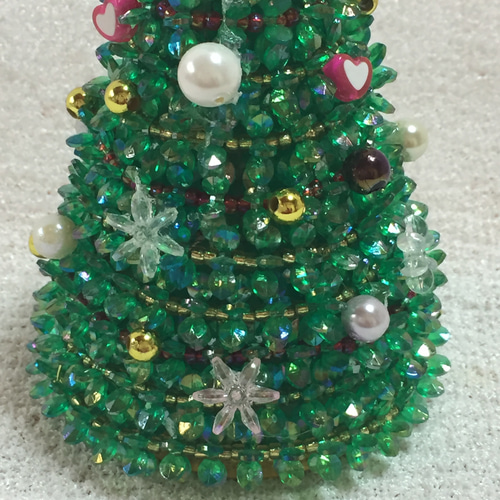 クリスマスベルを使った ビーズのクリスマスツリー ハンドメイド