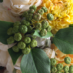 【ウェディングブーケ】　イエローローズとグリーンベリーのアートフラワーブーケ  結婚式  造花  海外挙式　ブライダル 5枚目の画像