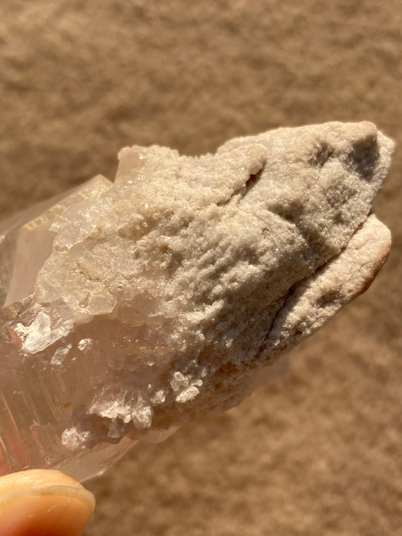 母岩付近にうっすらピンクが美しい　キラキラの輝き　マニカラン　ヒマラヤ水晶　クラスター　4月誕生石 8枚目の画像
