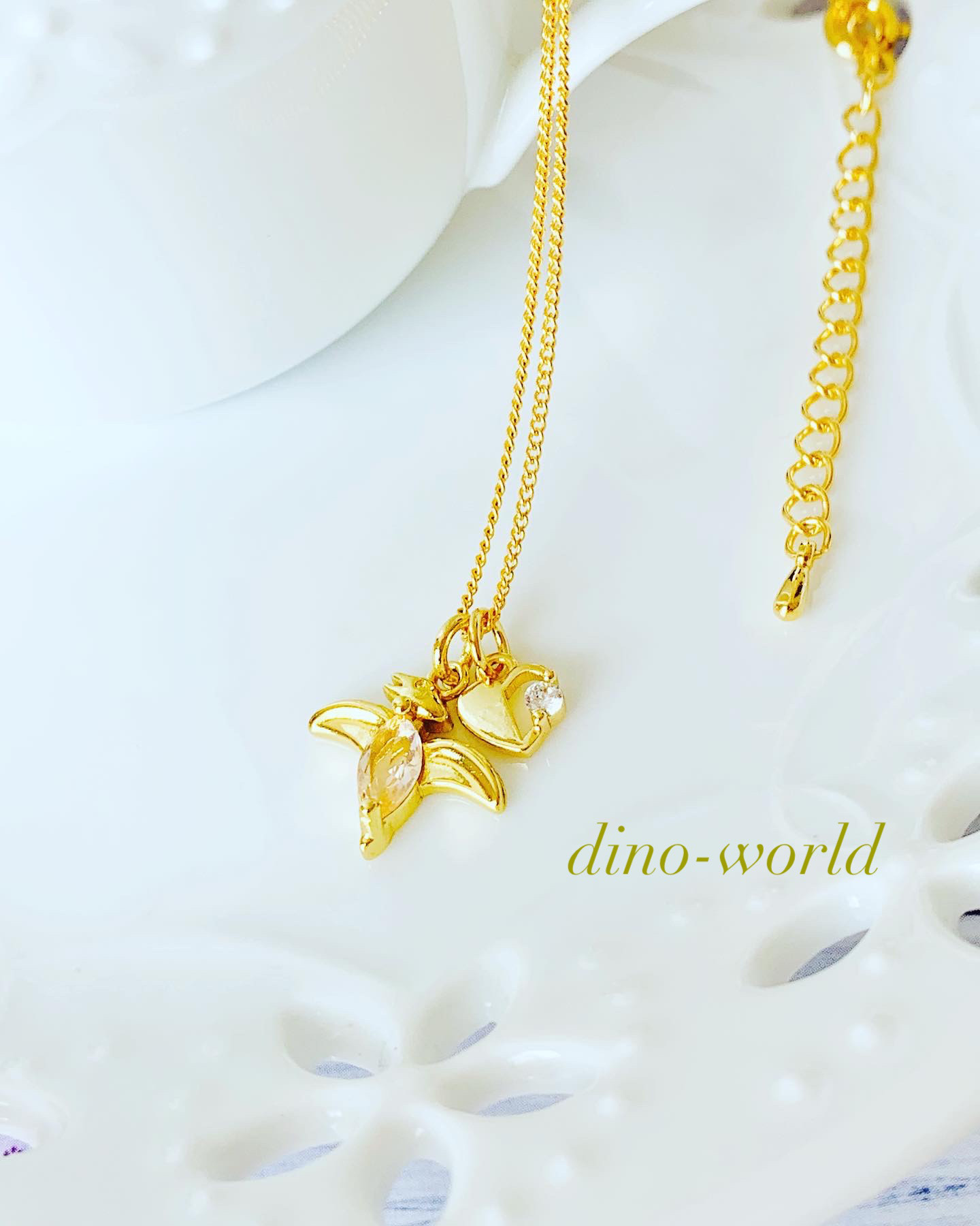 キュービックジルコニア付き　プテラノドンネックレス