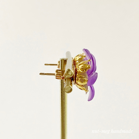 紫のスミレのピアス(マット) 8枚目の画像
