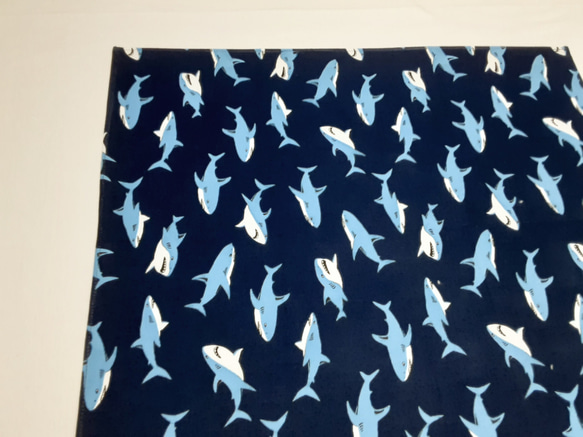 給食袋&ナフキンセット サメがいっぱい-ネイビー 3枚目の画像
