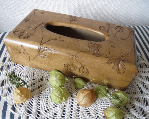 木彫りのティッシュケース（大）☆沈め彫りのフウセンカズラ☆材質
