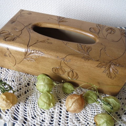 木彫りのティッシュケース（大）☆沈め彫りのフウセンカズラ☆材質