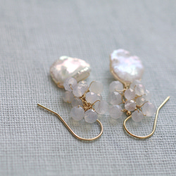 fusa : Pearl, white Chalcedony（earring） ひらひらした芥子パール 7枚目の画像