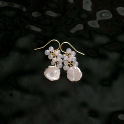 fusa : Pearl, white Chalcedony（earring） ひらひらした芥子パール 8枚目の画像