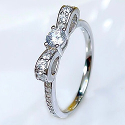 リボン シンプル 細い 普段使い 高炭素ダイヤモンド キラキラ ゴージャス リング 指輪 重ね付け 重ねづけ ホワイト 6枚目の画像