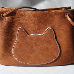 ネコのショルダーバッグ（本革）キャラメル色 1枚目の画像