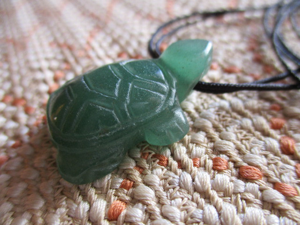吉祥亀の彫り珠：緑瑪瑙のお紐仕立てネックレス　 8枚目の画像